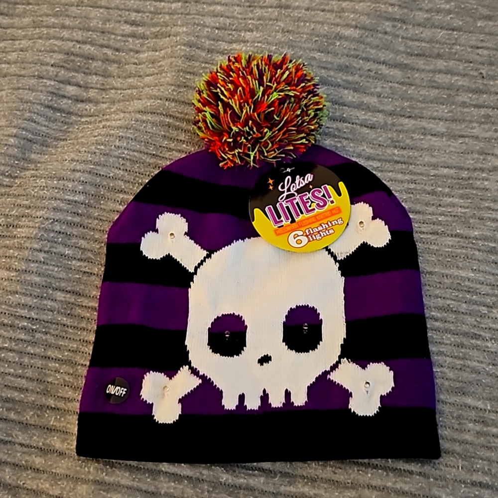 Light up skull beanie hat NWT